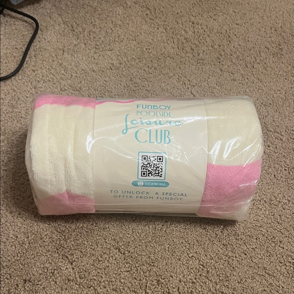 FUNBOY Poolside Lounge Club Towel - Cream and Pink